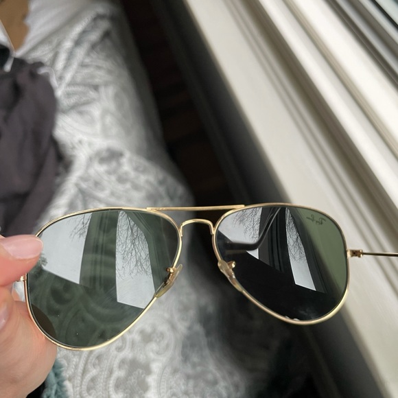 Classic Gold Ray-Ban Aviators - Picture 4 of 5